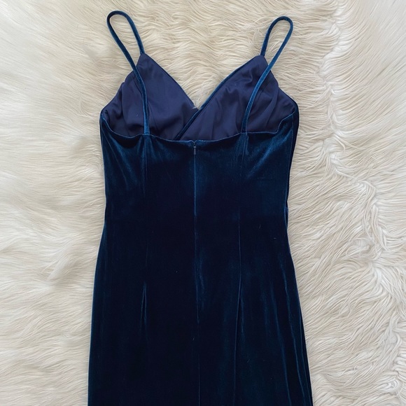 David’s Bridal Dark Blue Shimmer Velvet Faux Wrap Sleeveless Bridesmaid Gown - Picture 9 of 14